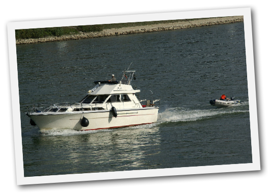 Motorboot an der Nordsee