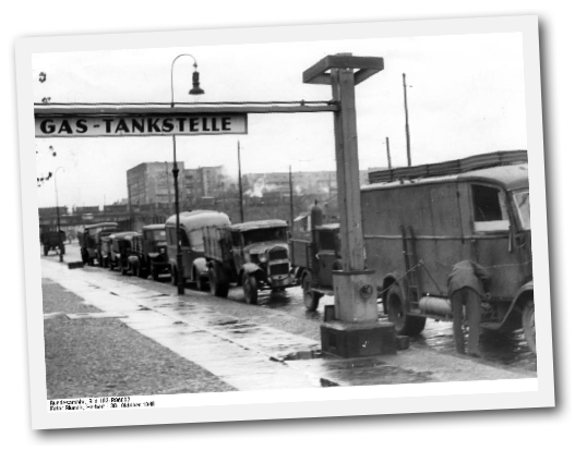 Autogas-Tankstelle in Berlin um 1948